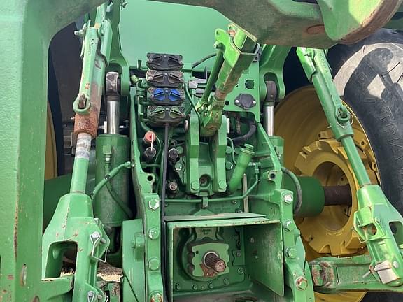 Image of John Deere 8245R equipment image 4