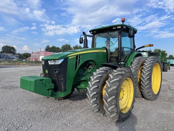 2015 John Deere 8245R Equipment Image0