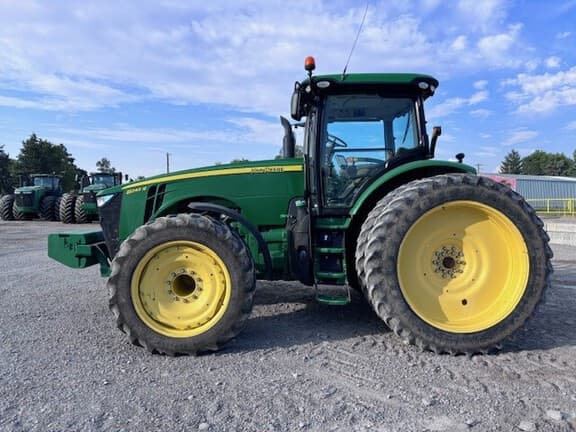 Image of John Deere 8245R equipment image 1