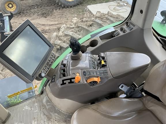 Image of John Deere 8245R equipment image 3