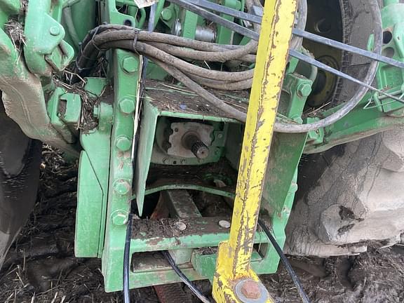 Image of John Deere 8245R equipment image 3