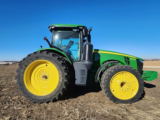 Image of John Deere 8245R equipment image 1