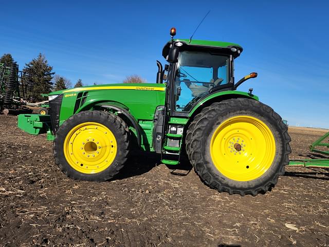 Image of John Deere 8245R equipment image 3