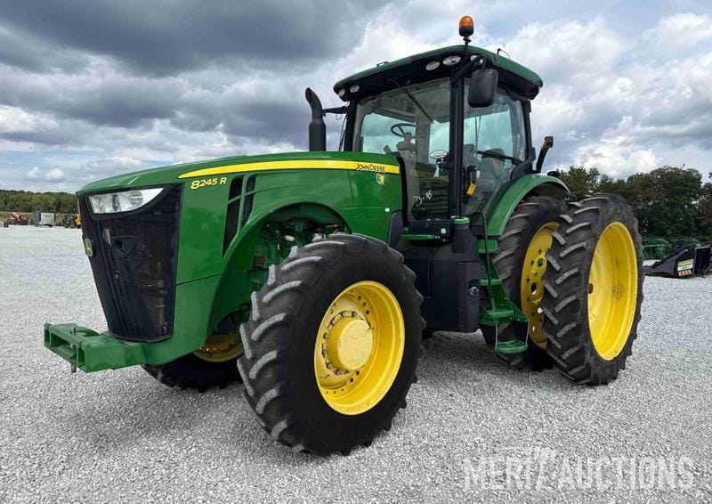 2015 John Deere 8245R Equipment Image0