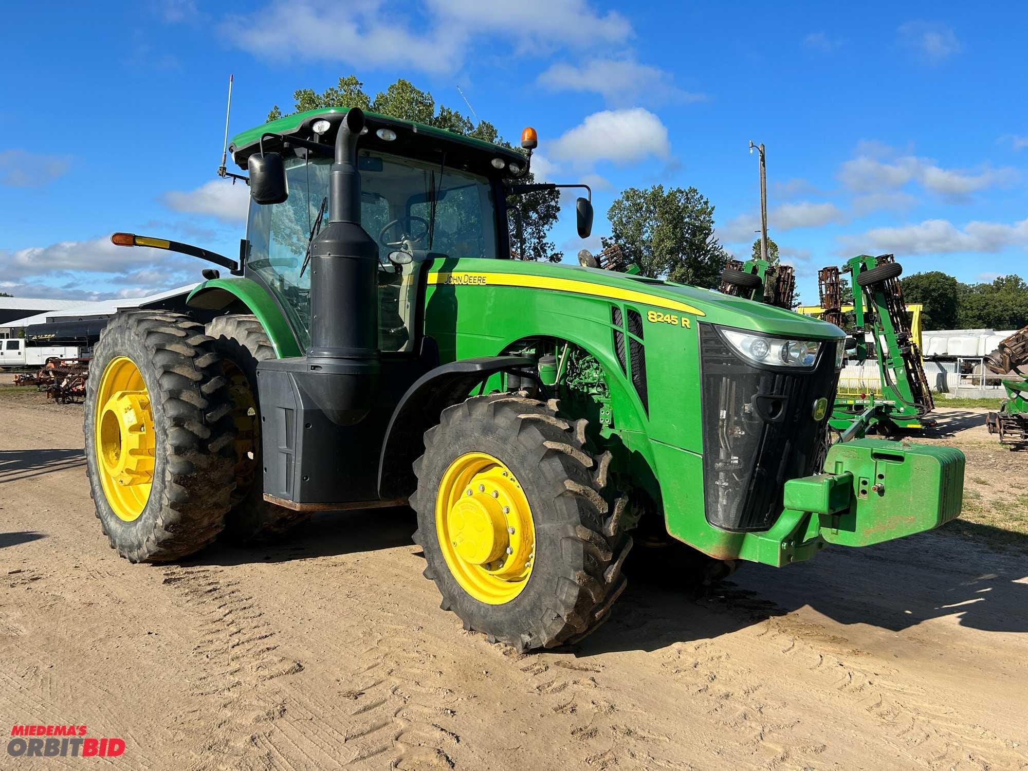 Main image John Deere 8245R
