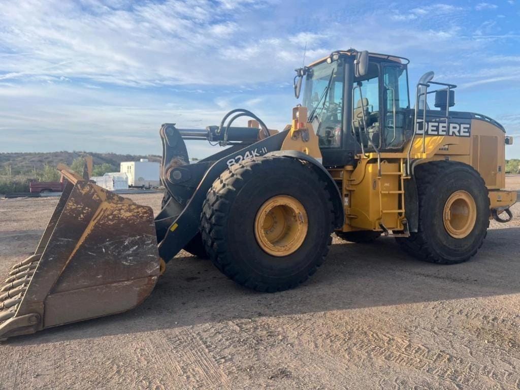 2015 John Deere 824K-II Equipment Image0