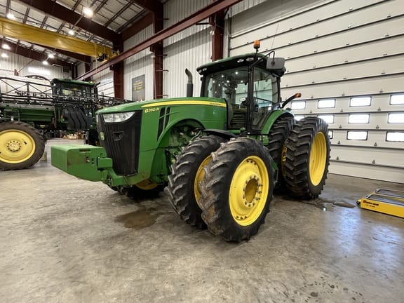 Main image John Deere 8260R