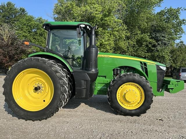 Image of John Deere 8270R equipment image 3