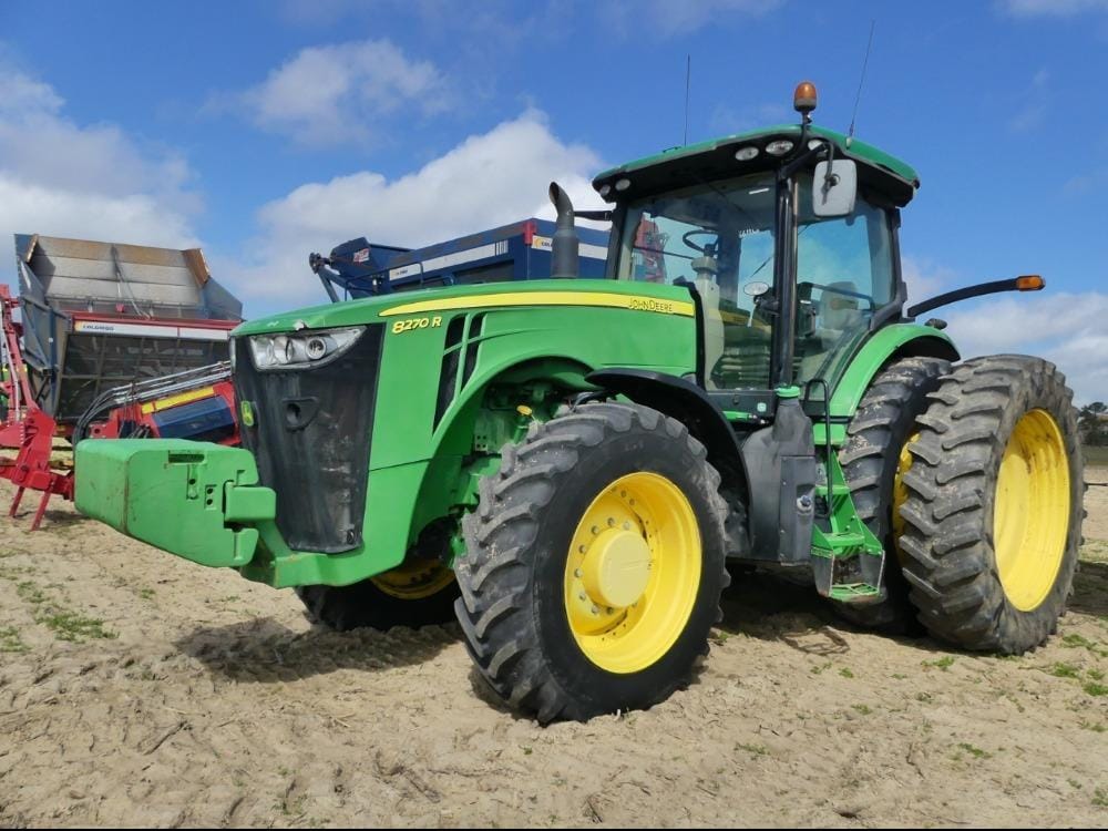 2015 John Deere 8270R Equipment Image0