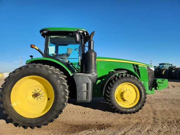 Main image John Deere 8270R
