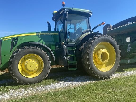 Image of John Deere 8270R equipment image 1