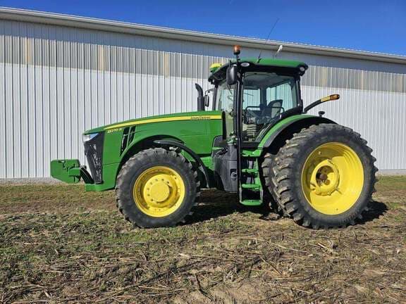Image of John Deere 8270R equipment image 1