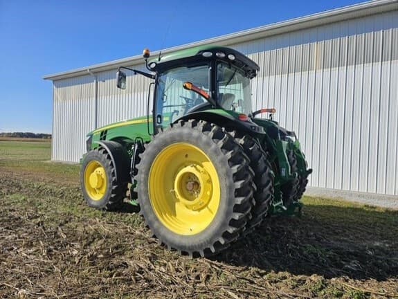 Image of John Deere 8270R equipment image 2