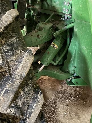 Image of John Deere 8270R equipment image 4