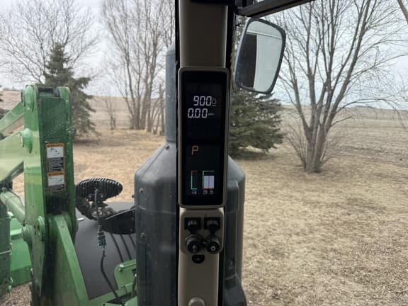 Image of John Deere 8270R equipment image 4