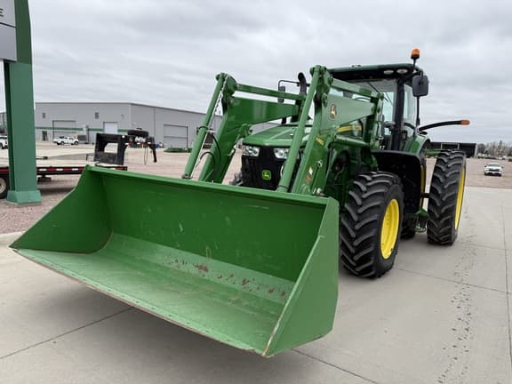 Image of John Deere 8270R equipment image 1