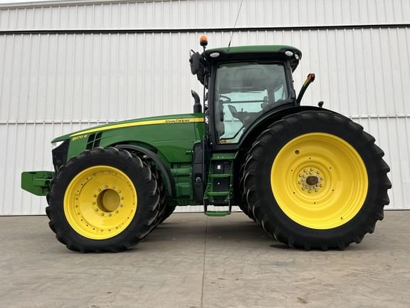 Main image John Deere 8270R