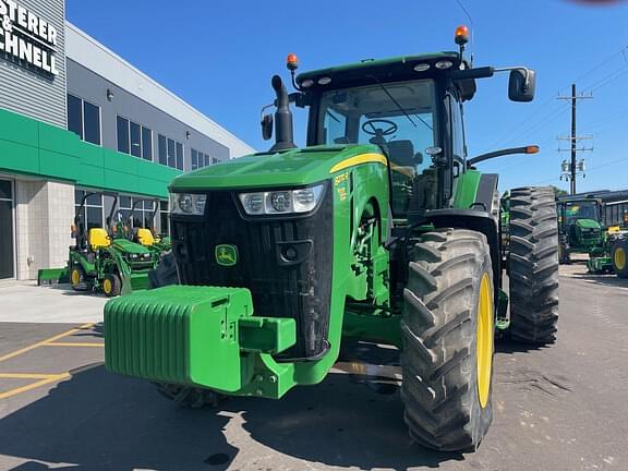 Image of John Deere 8270R equipment image 1