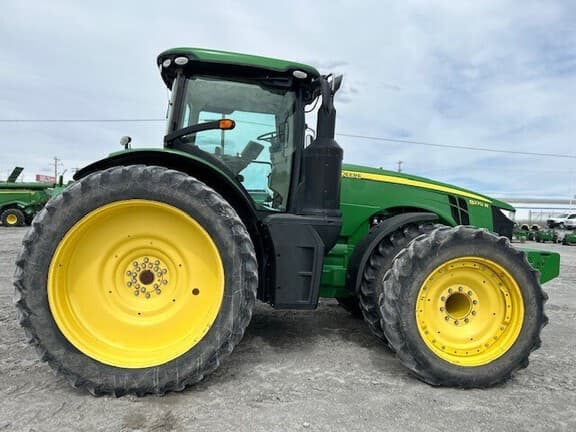 Image of John Deere 8270R equipment image 1