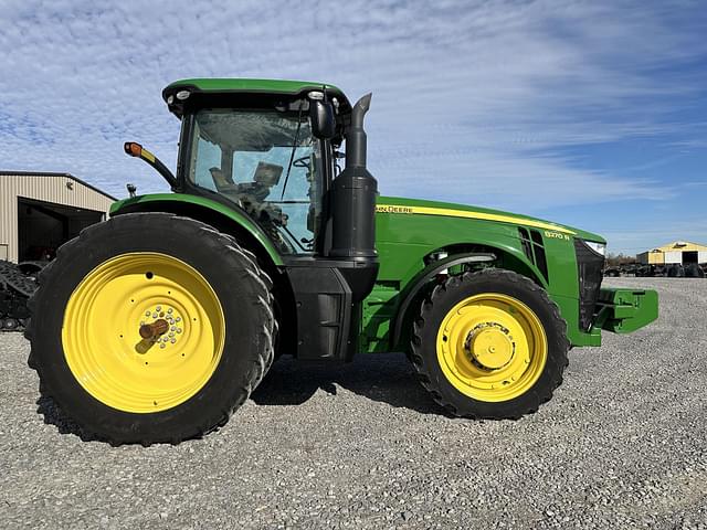 Image of John Deere 8270R equipment image 3