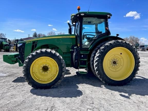 Image of John Deere 8270R equipment image 2