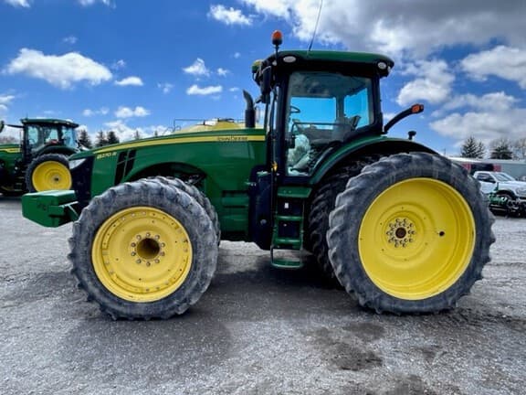 Image of John Deere 8270R equipment image 1
