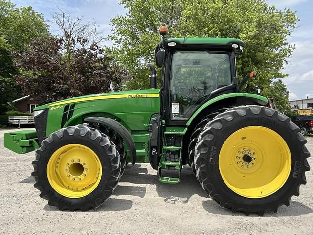 Image of John Deere 8270R equipment image 2