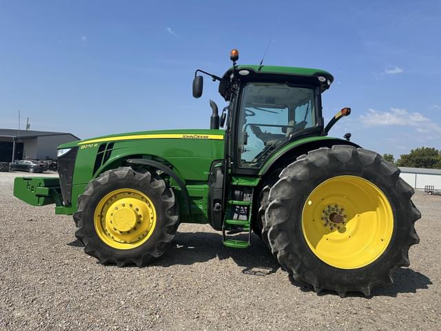 Image of John Deere 8270R equipment image 2