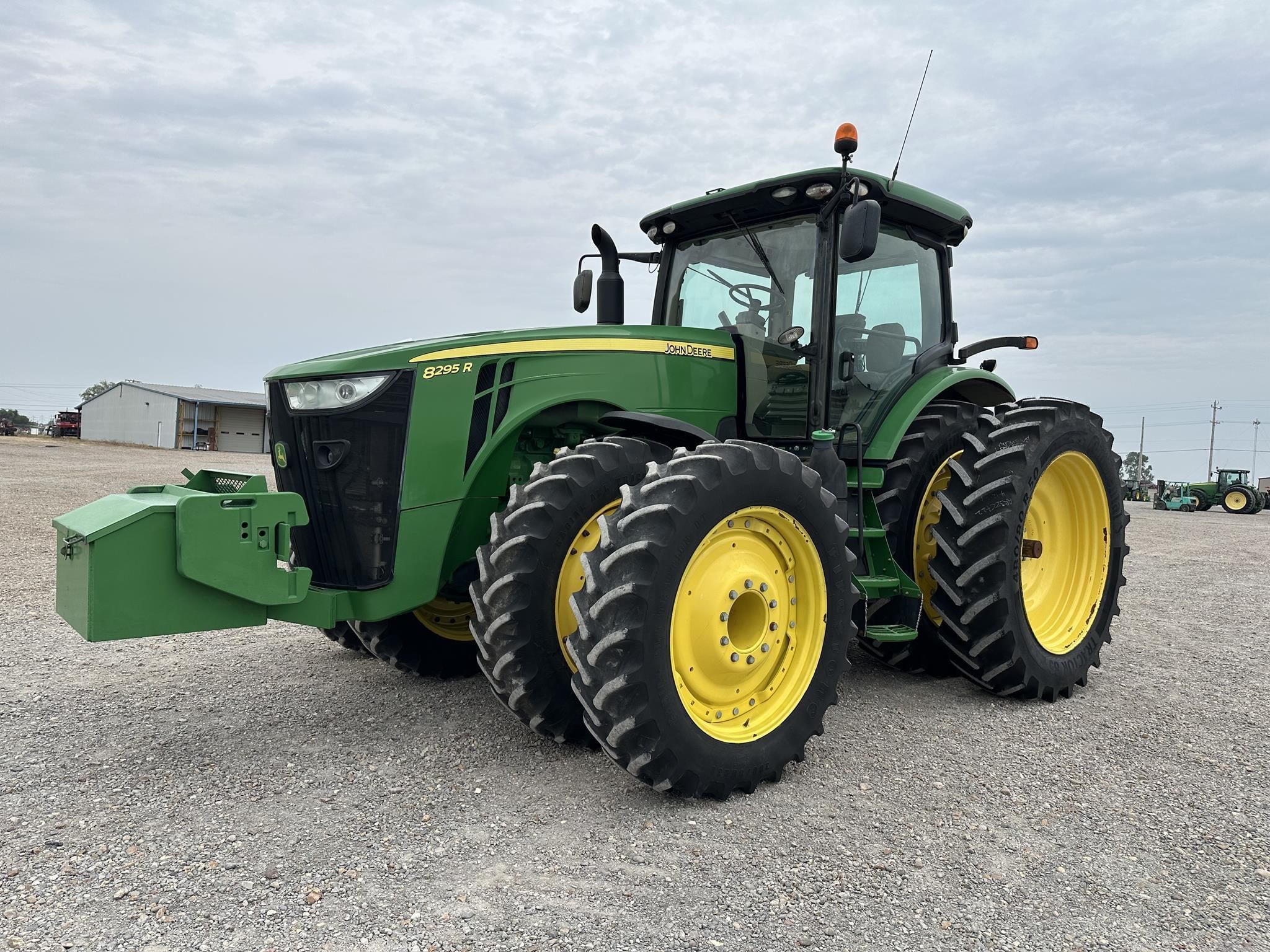 2015 John Deere 8295R Equipment Image0