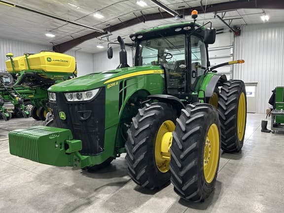 Image of John Deere 8295R equipment image 3