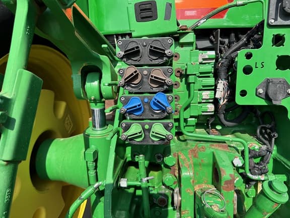 Image of John Deere 8295R equipment image 4