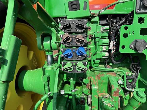 Image of John Deere 8295R equipment image 4