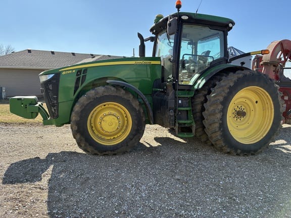 2015 John Deere 8295R Equipment Image0