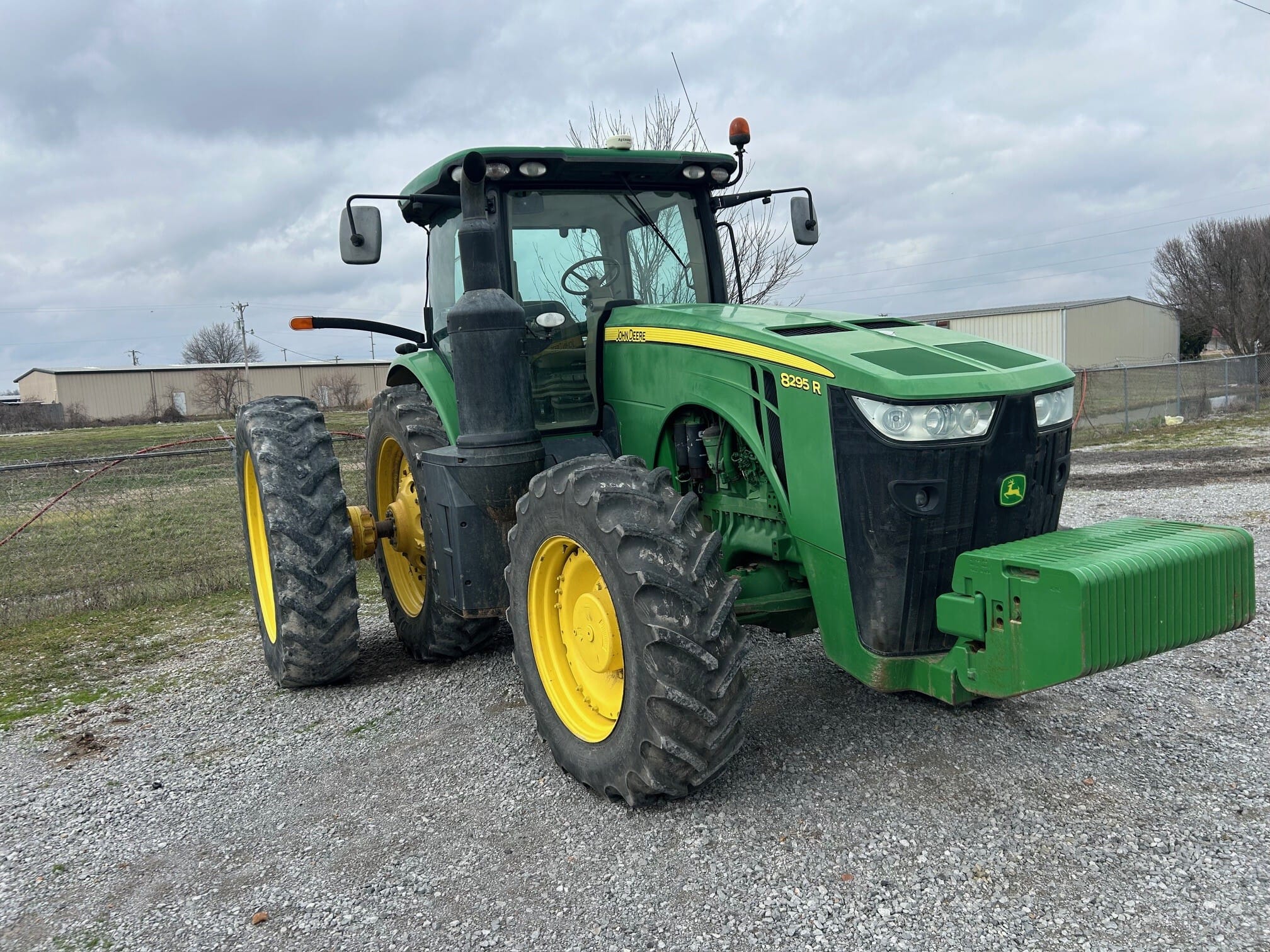 2015 John Deere 8295R Equipment Image0