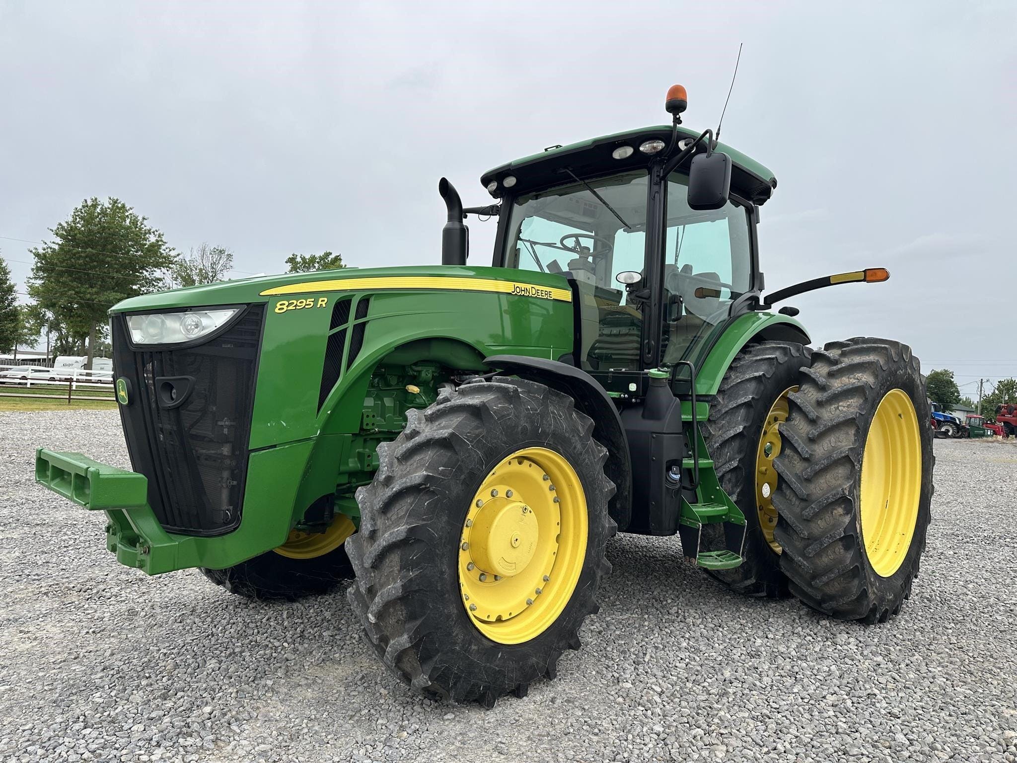 2015 John Deere 8295R Equipment Image0