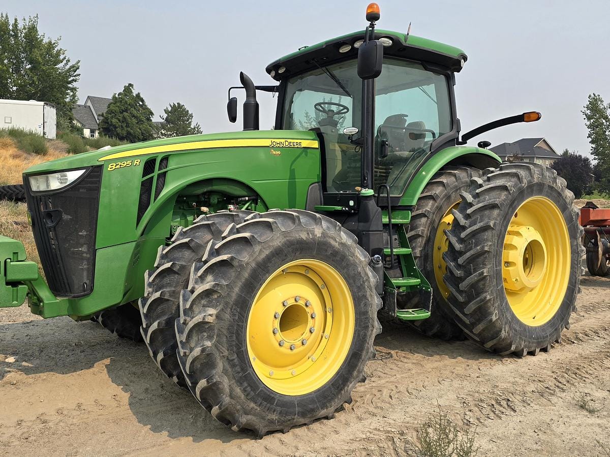 2015 John Deere 8295R Equipment Image0
