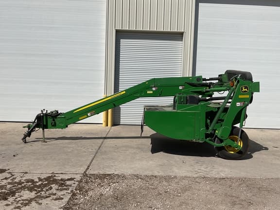 Image of John Deere 830 equipment image 1