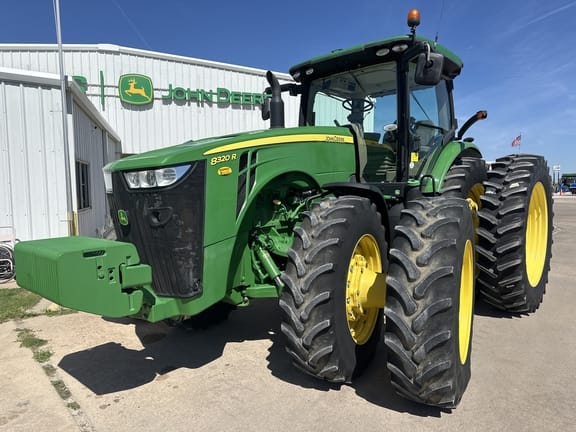 2015 John Deere 8320R Equipment Image0