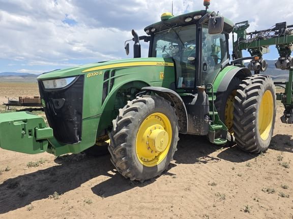 2015 John Deere 8320R Equipment Image0