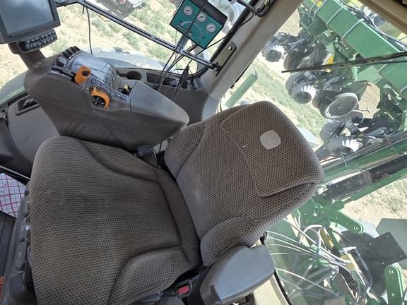 Image of John Deere 8320R equipment image 4