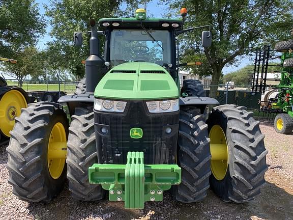 Image of John Deere 8320R equipment image 1