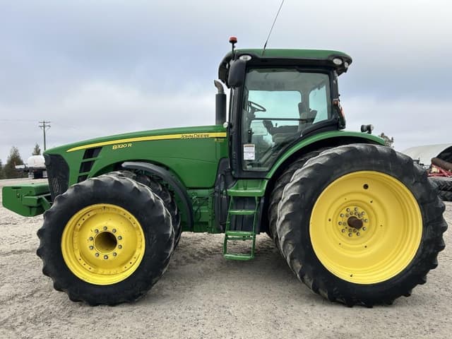 Image of John Deere 8320R equipment image 1