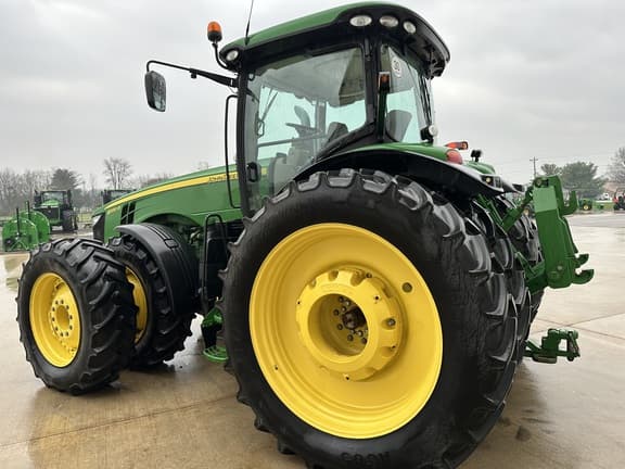 Image of John Deere 8320R equipment image 4