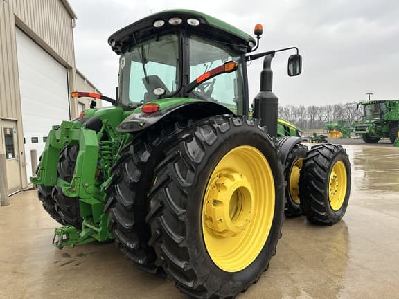 Image of John Deere 8320R equipment image 2