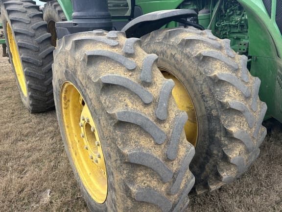 Image of John Deere 8320R equipment image 4