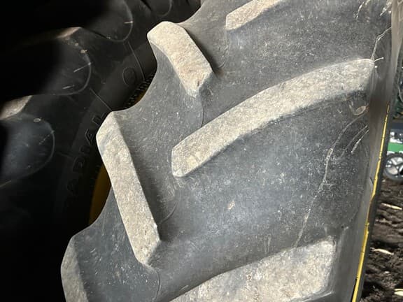 Image of John Deere 8320R equipment image 4