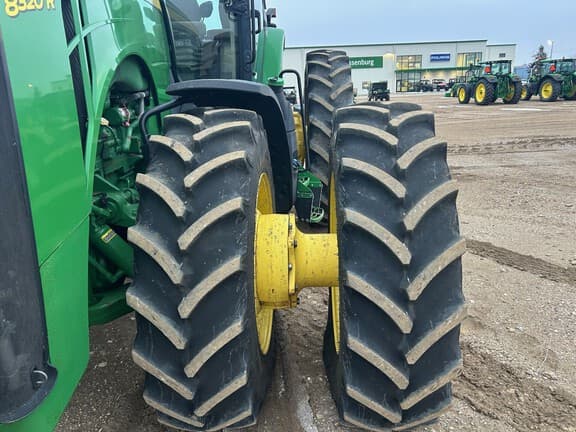 Image of John Deere 8320R equipment image 3