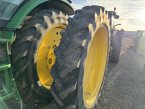 Image of John Deere 8320R equipment image 2