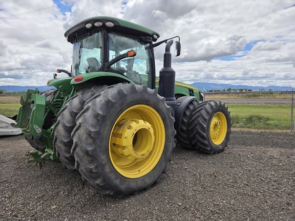 Image of John Deere 8320R equipment image 3