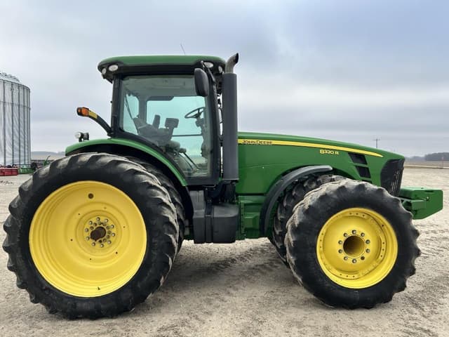 Image of John Deere 8320R equipment image 4